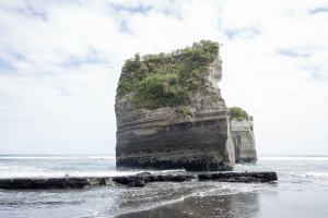 Three Sisters and the Elephant Rock - Tongaporutu